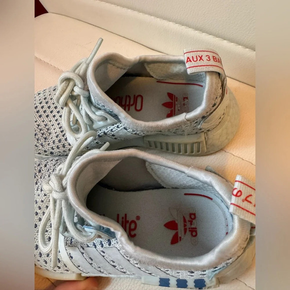 Adidas Kids Sneakers Size 11 - Picture 4 of 5